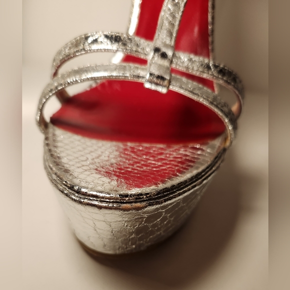 Mangano Italy silver leather platform high heels size 39 Womans Shoe - Picture 8 of 8